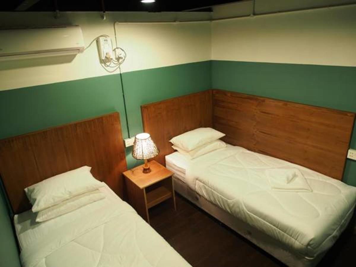 501 Merchant Bed & Breakfast Янгон Екстериор снимка