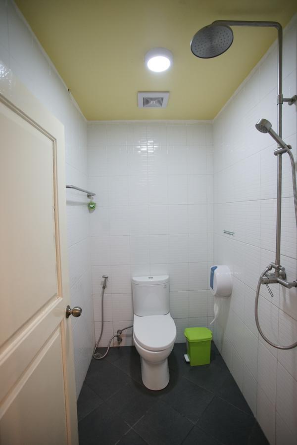 501 Merchant Bed & Breakfast Янгон Екстериор снимка