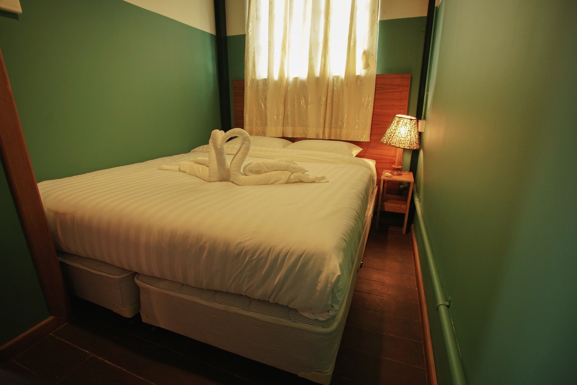 501 Merchant Bed & Breakfast Янгон Екстериор снимка