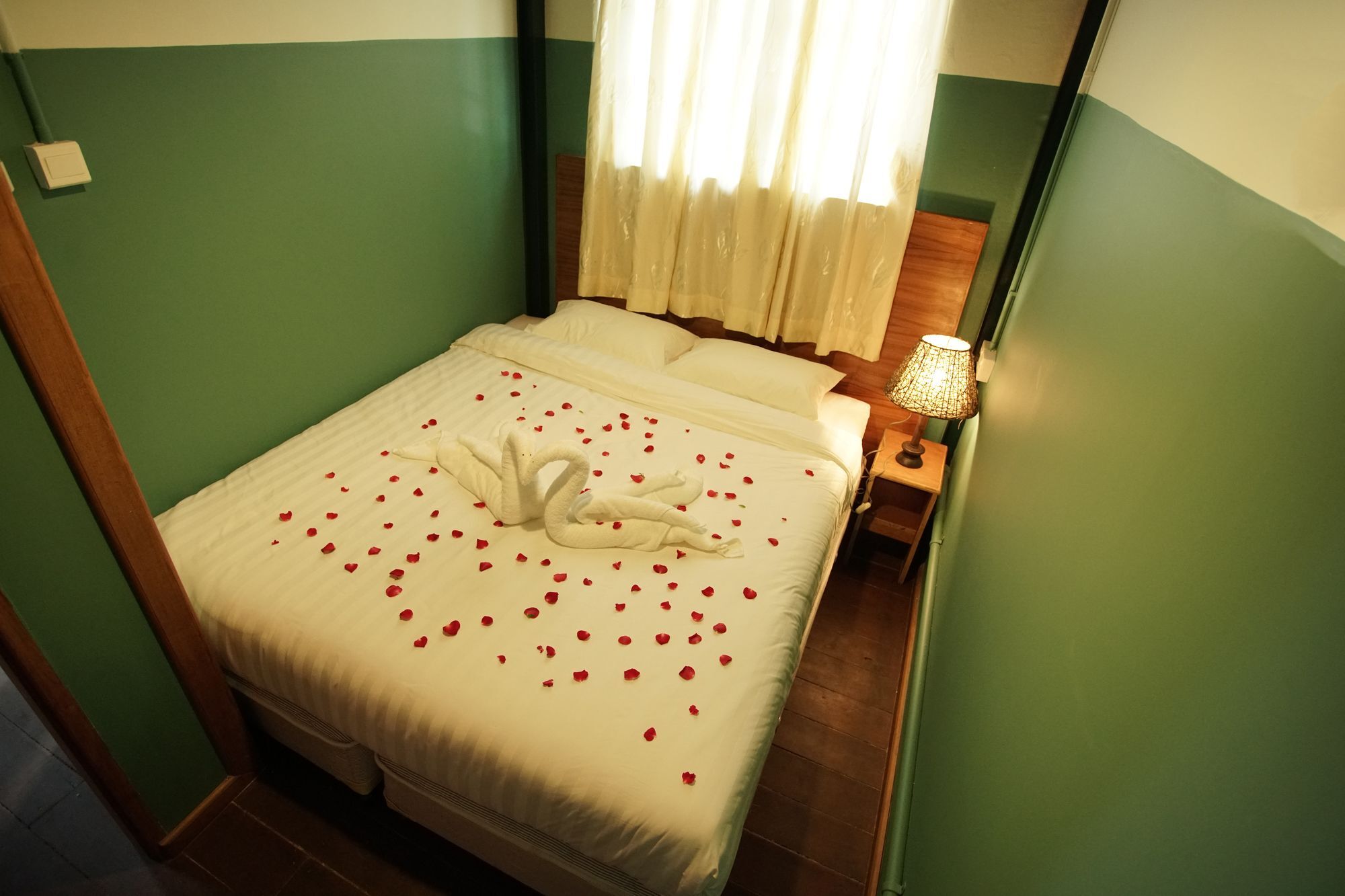 501 Merchant Bed & Breakfast Янгон Екстериор снимка